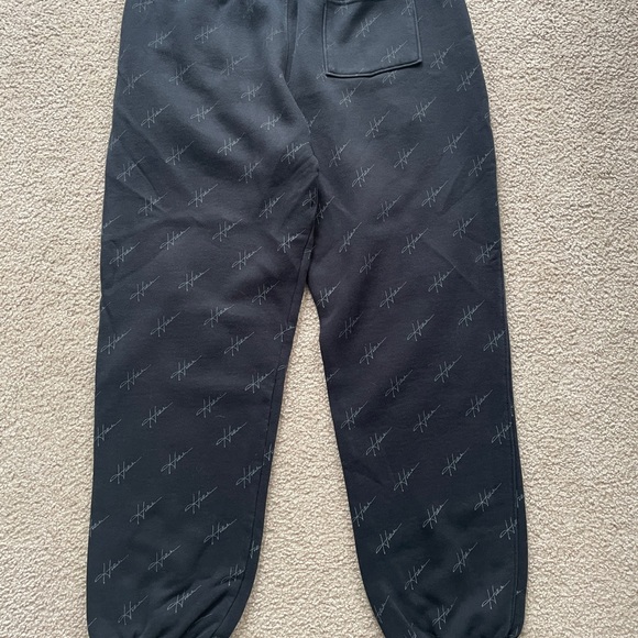 Mens Hollister pants size Medium - black allover script logo - Picture 2 of 4